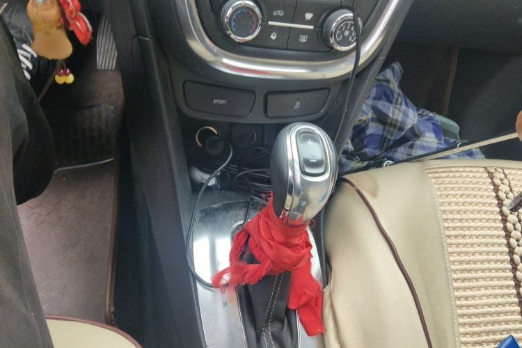 Used Buick Encore 2015 1.4T Automatic Two-Wheel Drive Urban Elite Version Gear Lever