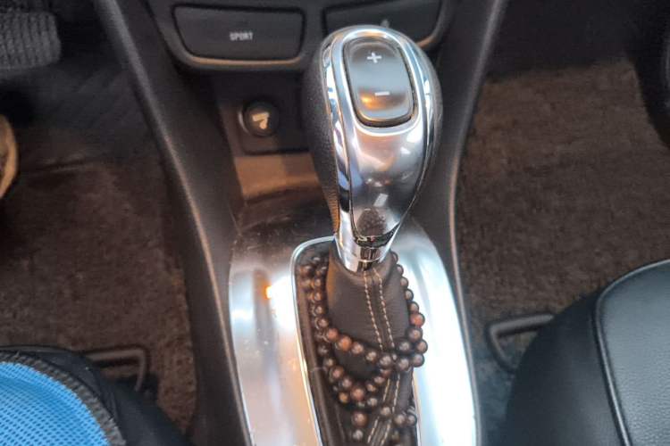 Used Buick Encore 2015 1.4T Automatic Two-Wheel Drive Urban Elite Version Gear Lever