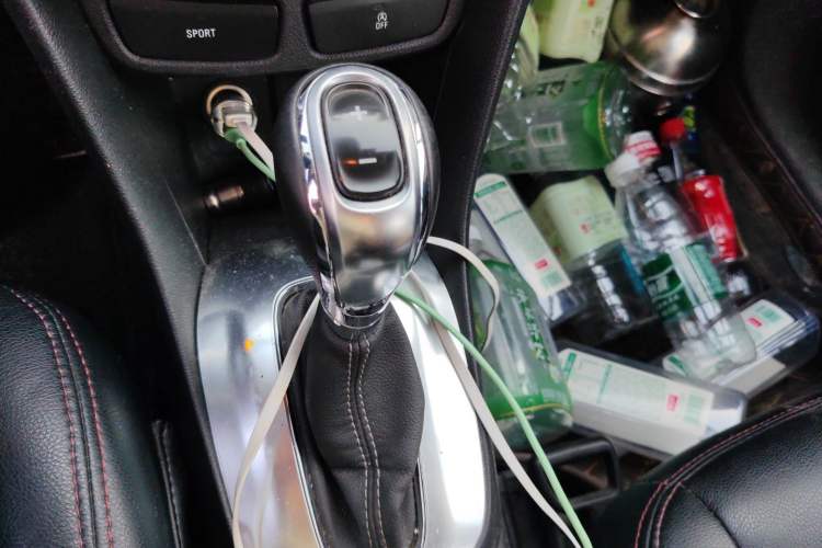 Used Buick Encore 2015 1.4T Automatic Two-Wheel Drive Urban Elite Version Gear Lever