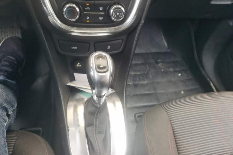 Used Buick Encore 2015 1.4T Automatic Two-Wheel Drive Urban Elite Version Gear Lever