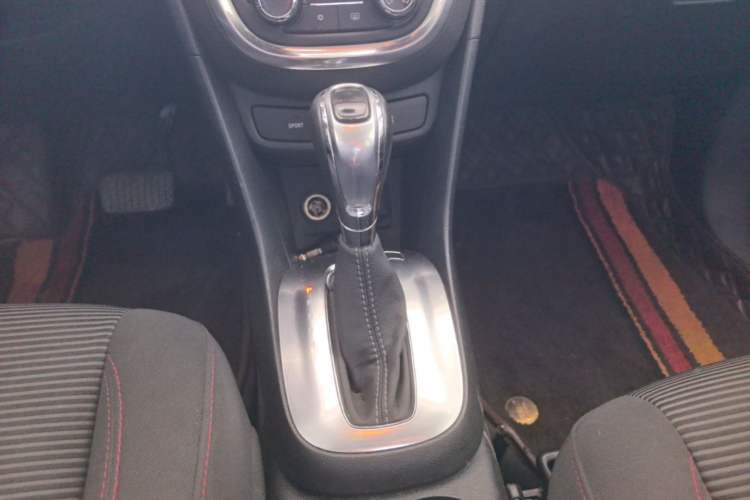 Used Buick Encore 2015 1.4T Automatic Two-Wheel Drive Urban Elite Version Gear Lever