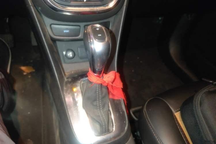 Used Buick Encore 2015 1.4T Automatic Two-Wheel Drive Urban Leading Model Gear Lever