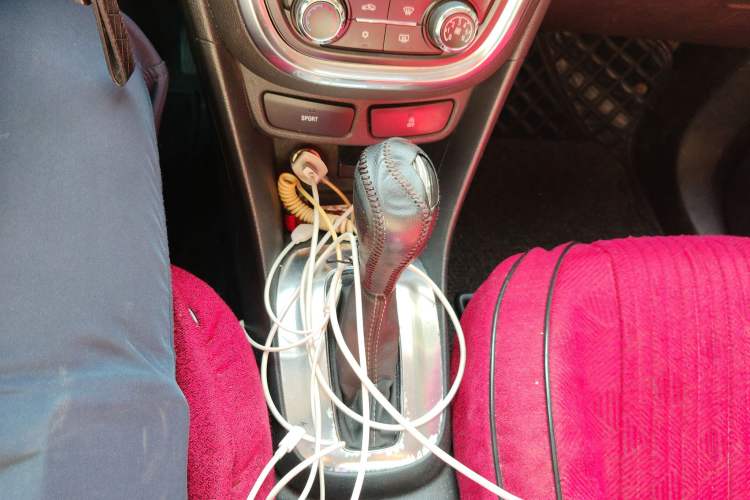 Used Buick Encore 2015 1.4T Automatic Two-Wheel Drive Urban Elite Version Gear Lever