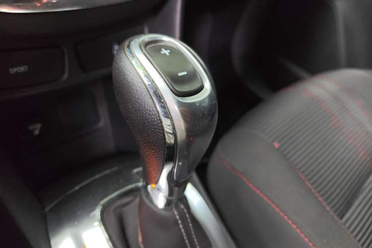 Used Buick Encore 2015 1.4T Automatic Two-Wheel Drive Urban Elite Version Gear Lever