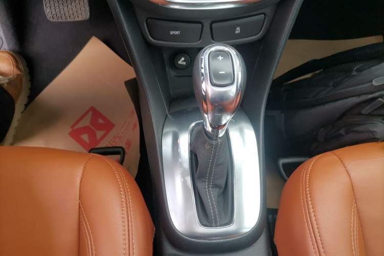 Used Buick Encore 2015 1.4T Automatic Two-Wheel Drive Urban Elite Version Gear Lever