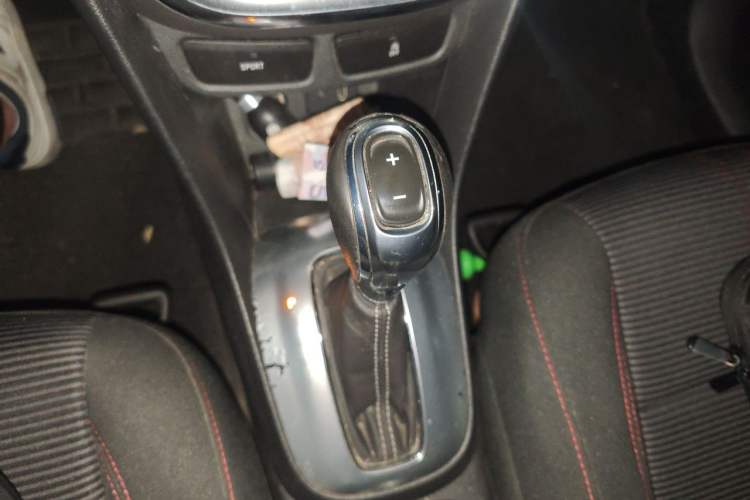 Used Buick Encore 2015 1.4T Automatic Two-Wheel Drive Urban Elite Version Gear Lever