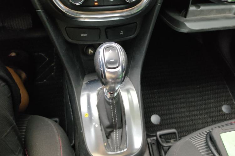 Used Buick Encore 2015 1.4T Automatic Two-Wheel Drive Urban Elite Version Gear Lever