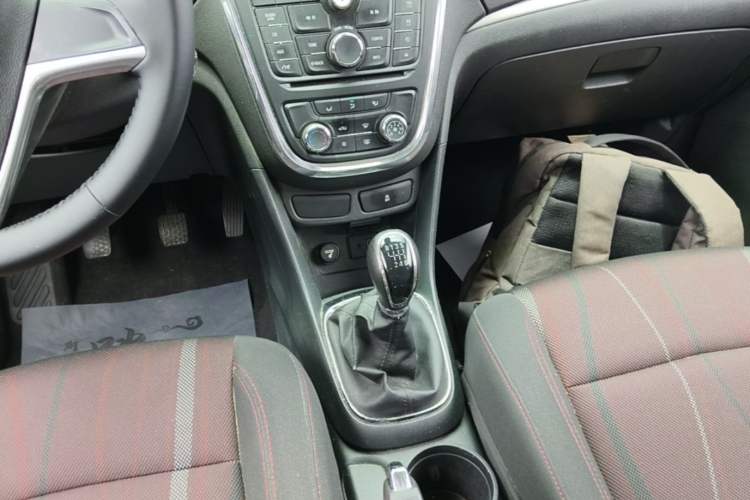 Used Buick Encore 2015 1.4T Manual Two-Wheel Drive Urban Advanced Model Gear Lever