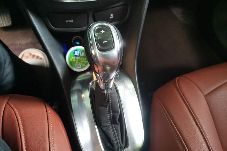 Used Buick Encore 2015 1.4T Automatic Two-Wheel Drive Urban Elite Version Gear Lever