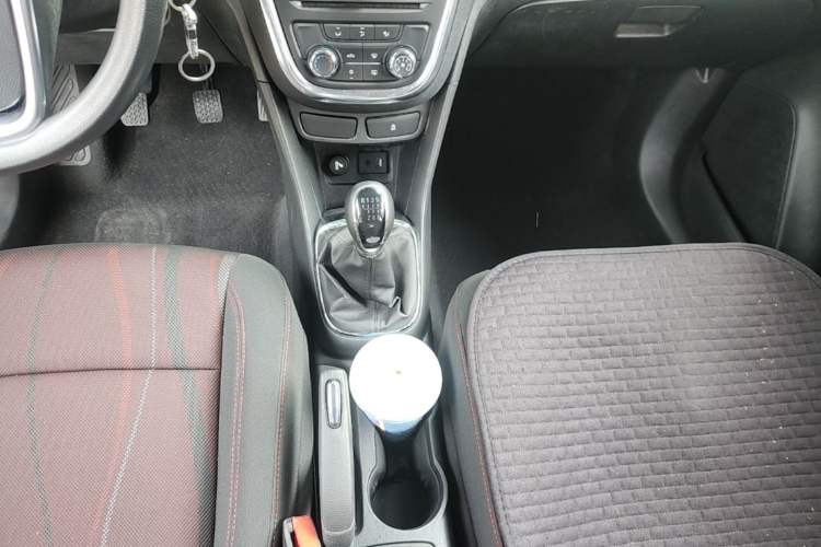 Used Buick Encore 2015 1.4T Manual Two-Wheel Drive Urban Advanced Model Gear Lever