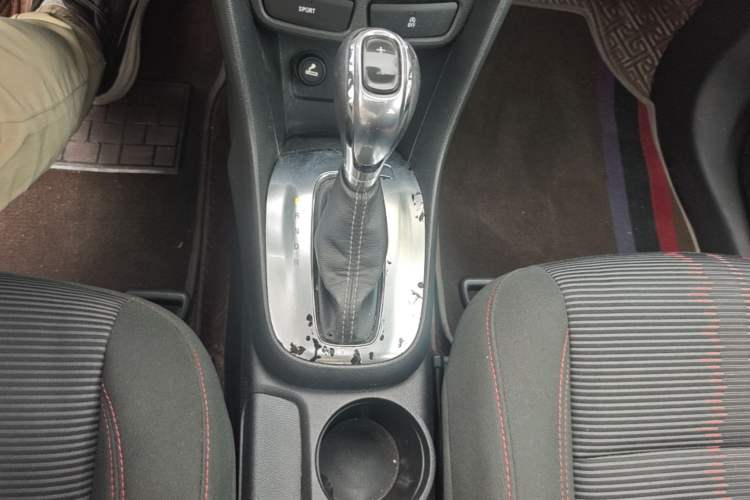 Used Buick Encore 2015 1.4T Automatic Two-Wheel Drive Urban Elite Version Gear Lever