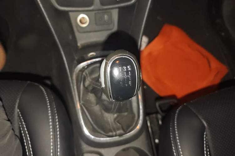 Used Buick Encore 2015 1.4T Manual Two-Wheel Drive Urban Advanced Model Gear Lever