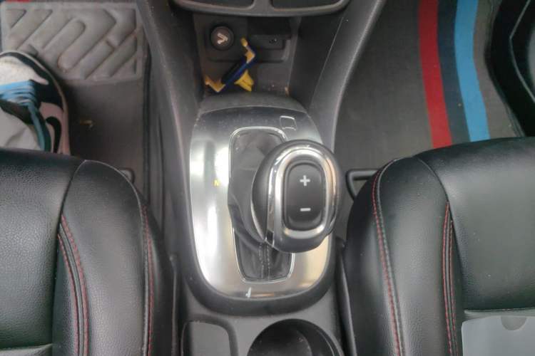 Used Buick Encore 2015 1.4T Automatic Two-Wheel Drive Urban Elite Version Gear Lever