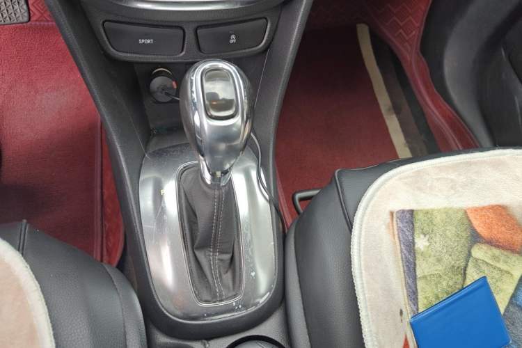 Used Buick Encore 2015 1.4T Automatic Two-Wheel Drive Urban Elite Version Gear Lever