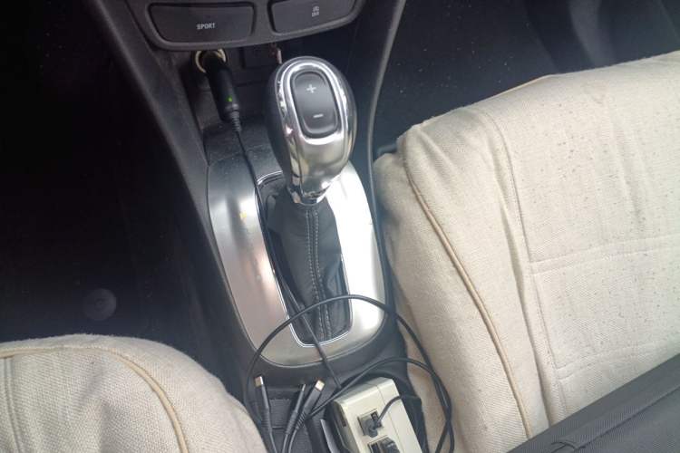 Used Buick Encore 2015 1.4T Automatic Two-Wheel Drive Urban Elite Version Gear Lever
