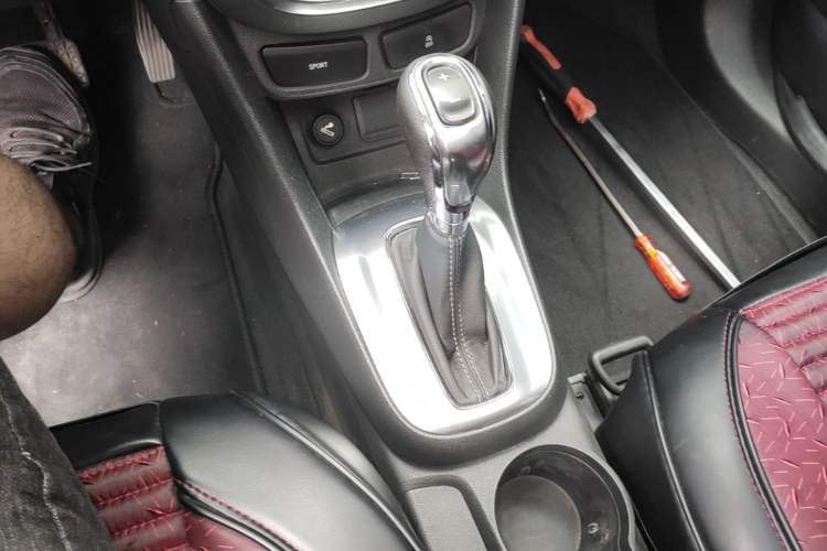 Used Buick Encore 2015 1.4T Automatic Two-Wheel Drive Urban Elite Version Gear Lever