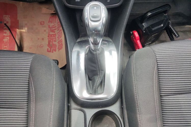 Used Buick Encore 2015 1.4T Automatic Two-Wheel Drive Urban Elite Version Gear Lever