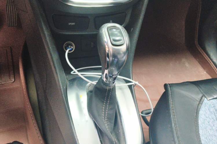 Used Buick Encore 2015 1.4T Automatic Two-Wheel Drive Urban Elite Version Gear Lever