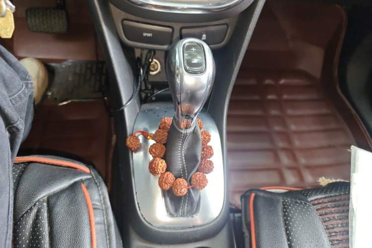 Used Buick Encore 2015 1.4T Automatic Two-Wheel Drive Urban Elite Version Gear Lever