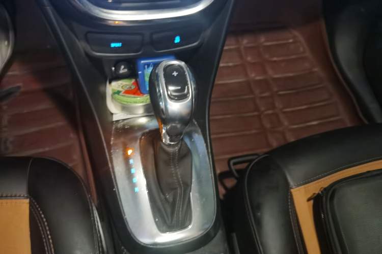Used Buick Encore 2015 1.4T Automatic Two-Wheel Drive Urban Leading Model Gear Lever