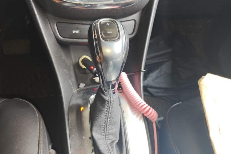 Used Buick Encore 2015 1.4T Automatic Two-Wheel Drive Urban Leading Model Gear Lever