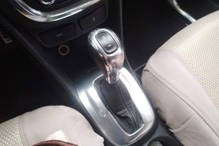 Used Buick Encore 2015 1.4T Automatic Two-Wheel Drive Urban Elite Version Gear Lever