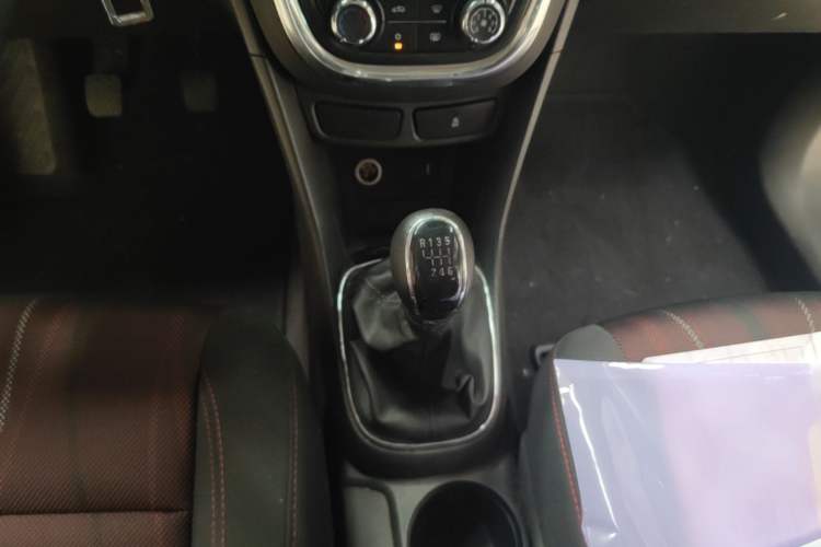 Used Buick Encore 2015 1.4T Manual Two-Wheel Drive Urban Advanced Model Gear Lever