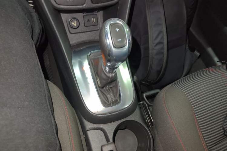 Used Buick Encore 2015 1.4T Automatic Two-Wheel Drive Urban Elite Version Gear Lever
