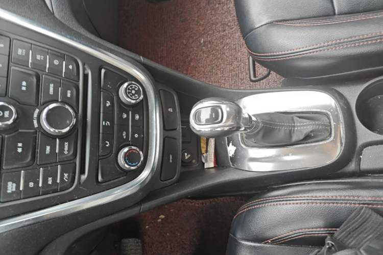 Used Buick Encore 2015 1.4T Automatic Two-Wheel Drive Urban Elite Version Gear Lever