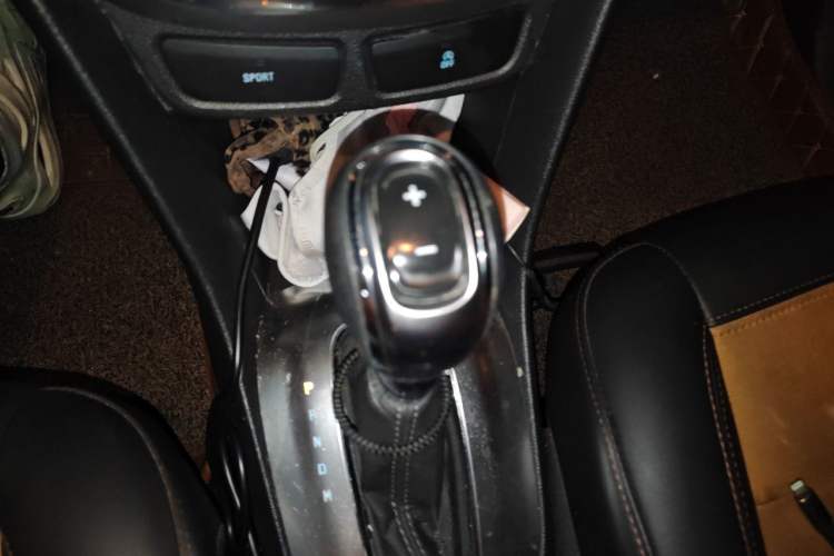 Used Buick Encore 2015 1.4T Automatic Two-Wheel Drive Urban Leading Model Gear Lever