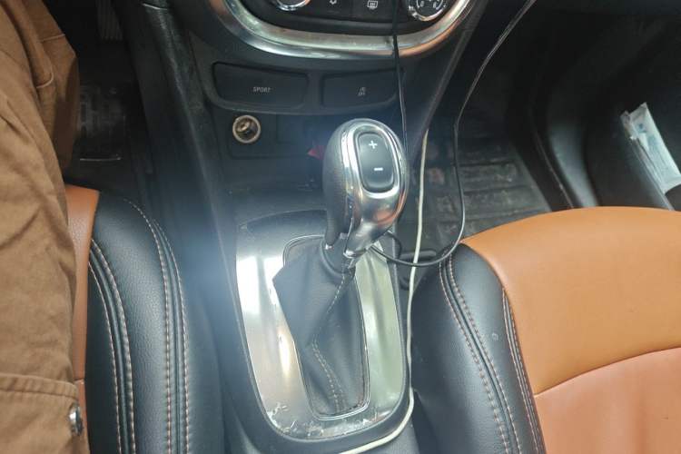 Used Buick Encore 2015 1.4T Automatic Two-Wheel Drive Urban Elite Version Gear Lever