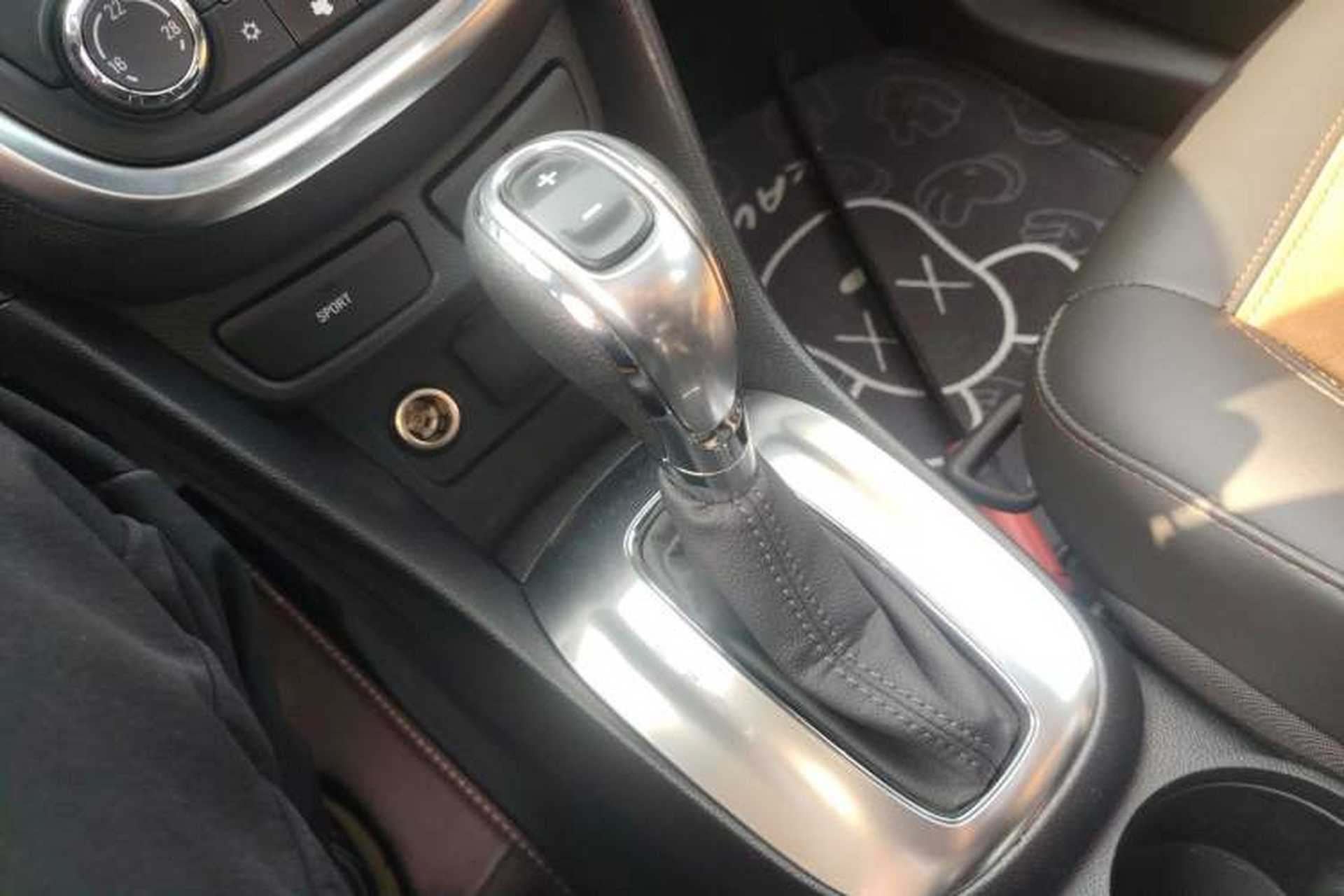 Used Buick Encore 2015 1.4T Automatic Two-Wheel Drive Urban Leading Model Gear Lever