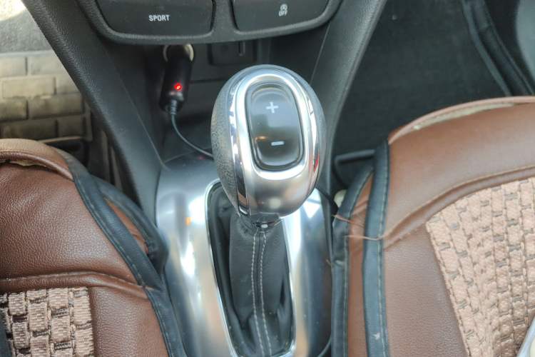 Used Buick Encore 2015 1.4T Automatic Two-Wheel Drive Urban Elite Version Gear Lever