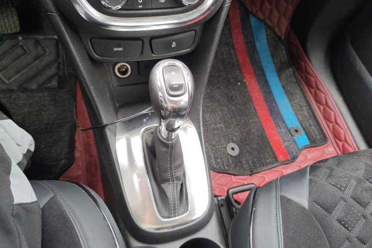 Used Buick Encore 2015 1.4T Automatic Two-Wheel Drive Urban Elite Version Gear Lever