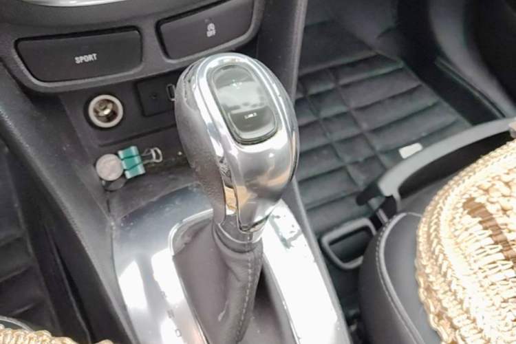 Used Buick Encore 2015 1.4T Automatic Two-Wheel Drive Urban Leading Model Gear Lever