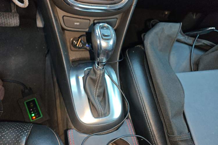 Used Buick Encore 2015 1.4T Automatic Two-Wheel Drive Urban Elite Version Gear Lever