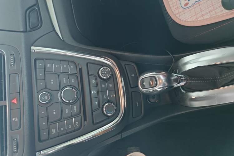 Used Buick Encore 2015 1.4T Automatic Two-Wheel Drive Urban Elite Version Gear Lever