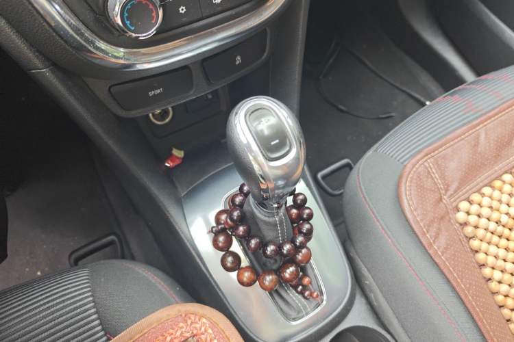 Used Buick Encore 2015 1.4T Automatic Two-Wheel Drive Urban Elite Version Gear Lever