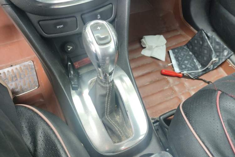 Used Buick Encore 2015 1.4T Automatic Two-Wheel Drive Urban Elite Version Gear Lever