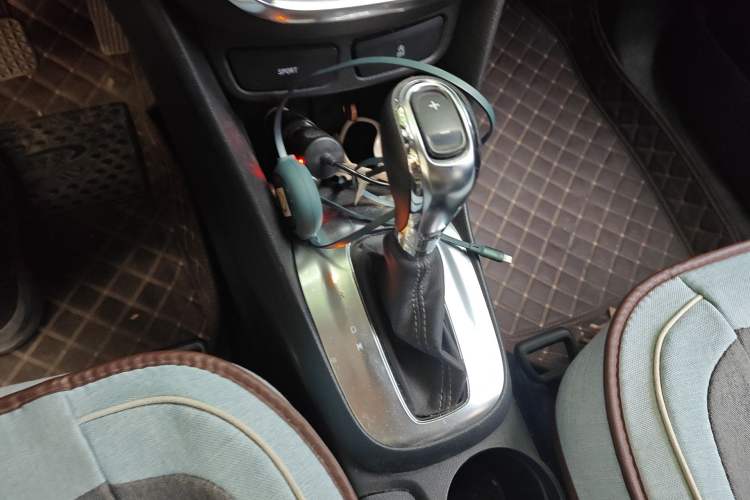 Used Buick Encore 2015 1.4T Automatic Two-Wheel Drive Urban Elite Version Gear Lever