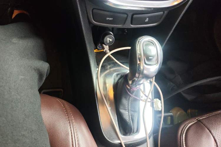 Used Buick Encore 2015 1.4T Automatic Two-Wheel Drive Urban Elite Version Gear Lever