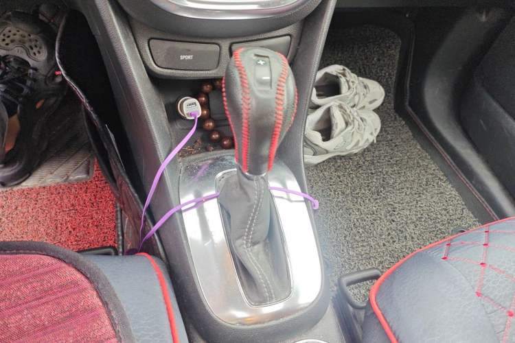 Used Buick Encore 2015 1.4T Automatic Two-Wheel Drive Urban Elite Version Gear Lever