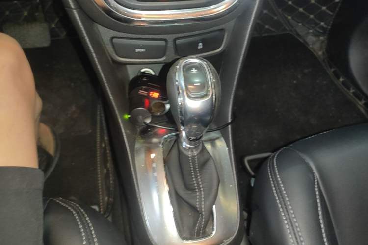 Used Buick Encore 2015 1.4T Automatic Two-Wheel Drive Urban Elite Version Gear Lever