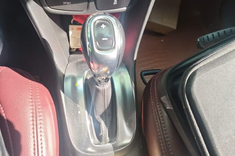 Used Buick Encore 2015 1.4T Automatic Two-Wheel Drive Urban Elite Version Gear Lever