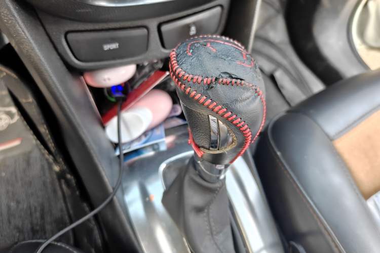 Used Buick Encore 2015 1.4T Automatic Two-Wheel Drive Urban Leading Model Gear Lever