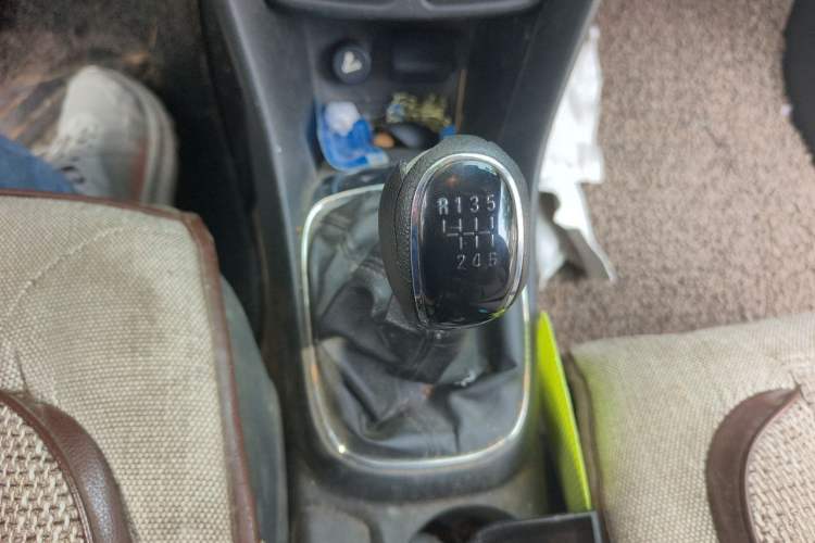 Used Buick Encore 2015 1.4T Manual Two-Wheel Drive Urban Advanced Model Gear Lever