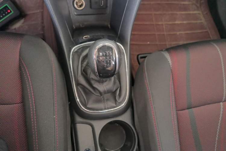Used Buick Encore 2015 1.4T Manual Two-Wheel Drive Urban Advanced Model Gear Lever