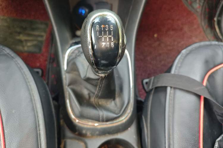 Used Buick Encore 2015 1.4T Manual Two-Wheel Drive Urban Advanced Model Gear Lever