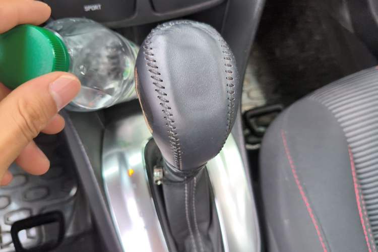 Used Buick Encore 2015 1.4T Automatic Two-Wheel Drive Urban Elite Version Gear Lever