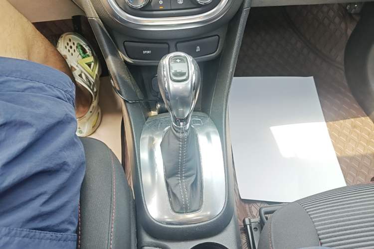 Used Buick Encore 2015 1.4T Automatic Two-Wheel Drive Urban Elite Version Gear Lever